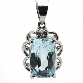 Pendentif en platine orné d’une aigue-marine Béryl 324